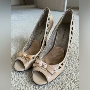 Ellen Tracy Madison Peep-toe heels Sandals Beige/Tan Size 7